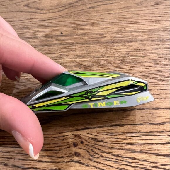 Hot Wheels 1994 Stinger Die-Cast Car Silver & Green Collectible Toy Model Racer - Picture 4 of 5